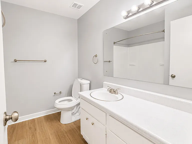 420 Fairfax Dr #C — Photo 5