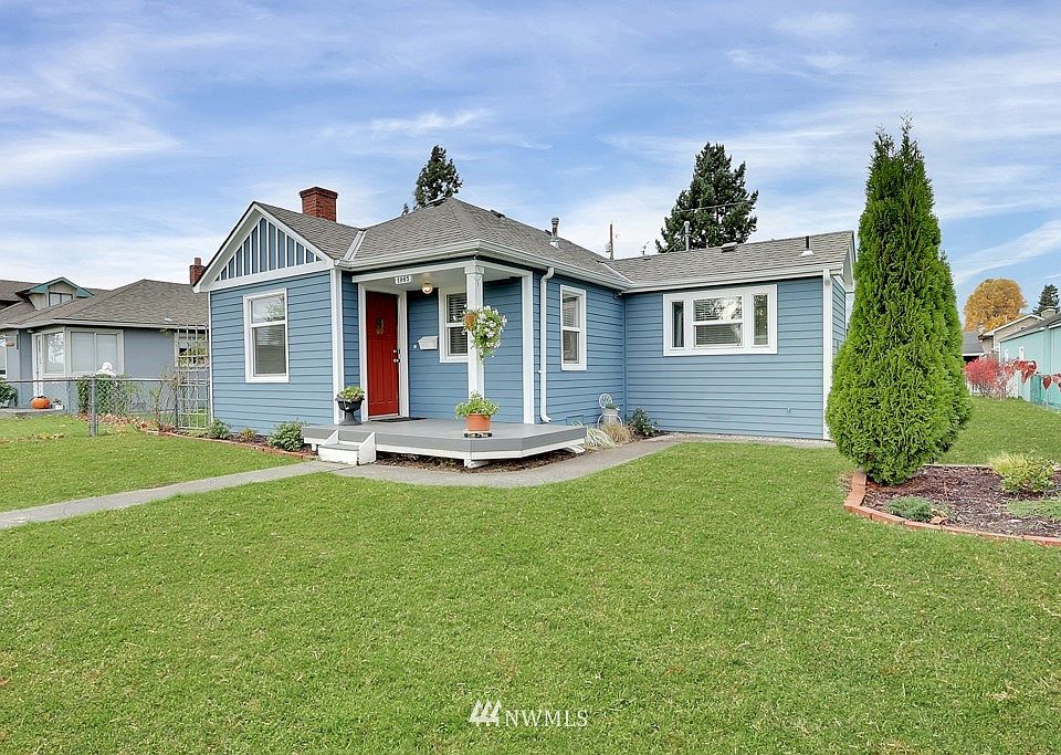 Welcome Home to this Enumclaw Charmer!