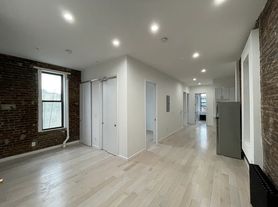 83 Henry St