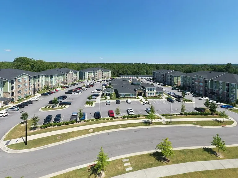 Foxwood Apartments — Photo 174