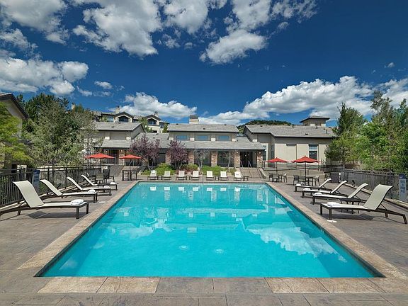 Beautiful pool! 