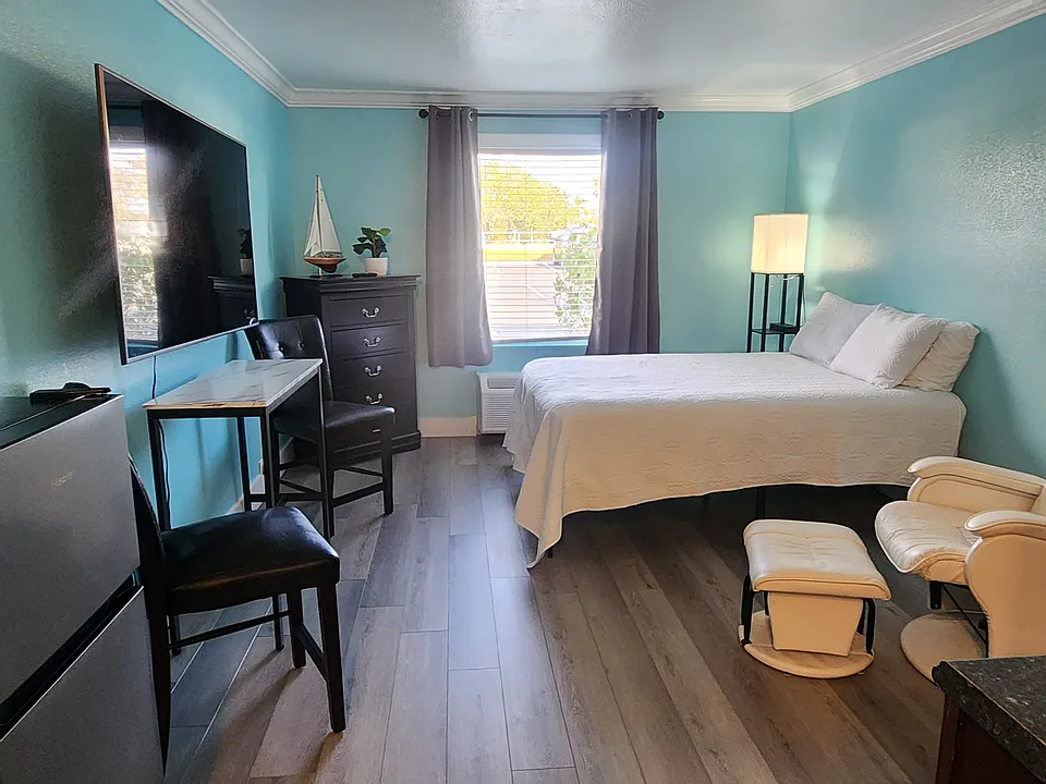 7150 N Tamiami Trl #320