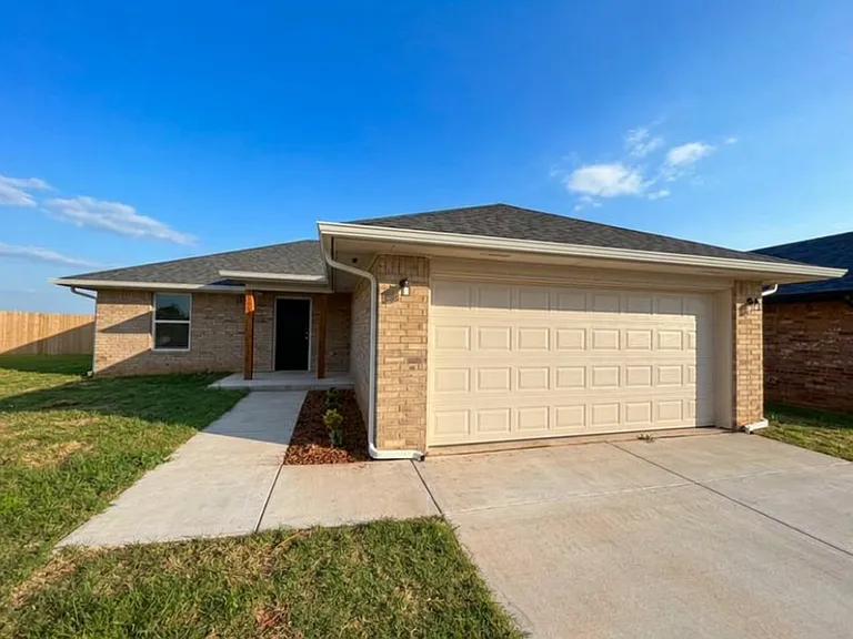 1604 Highland Loop — Photo 3