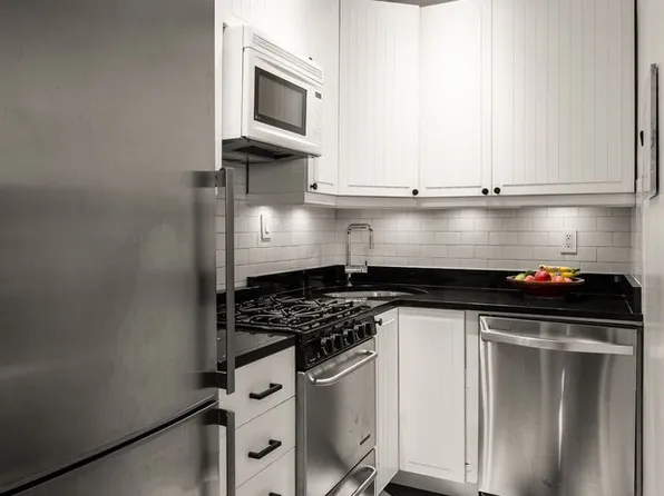 70 East 93rd Street image 5 of 14