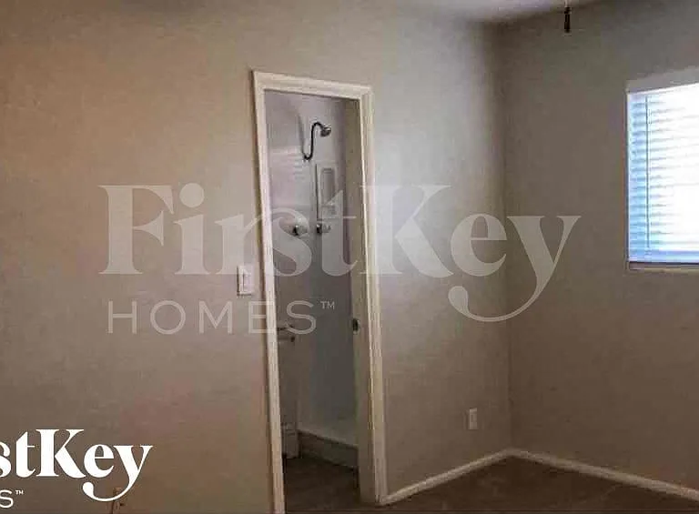 1439 W 7th St — Photo 7
