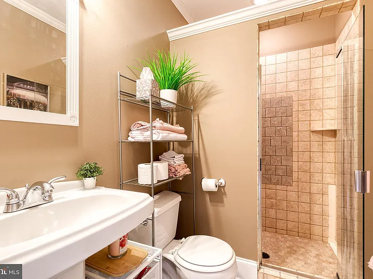 908 S Linwood Ave — Photo 10