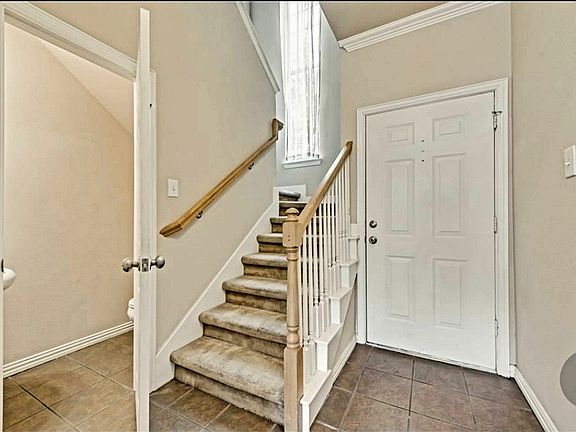3rd image of 501 Kingscote Ct