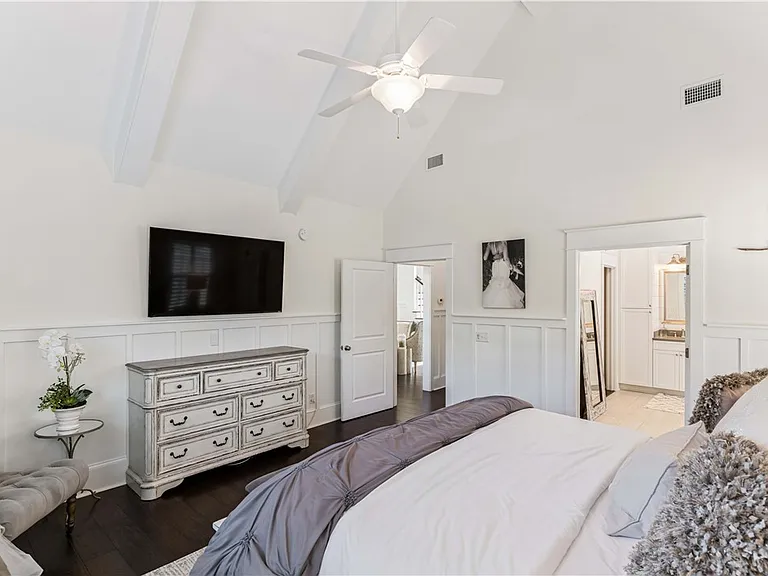 1077 Sinclair Way — Photo 17