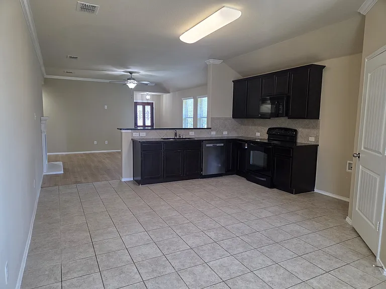 12205 Big Rock Dr — Photo 5