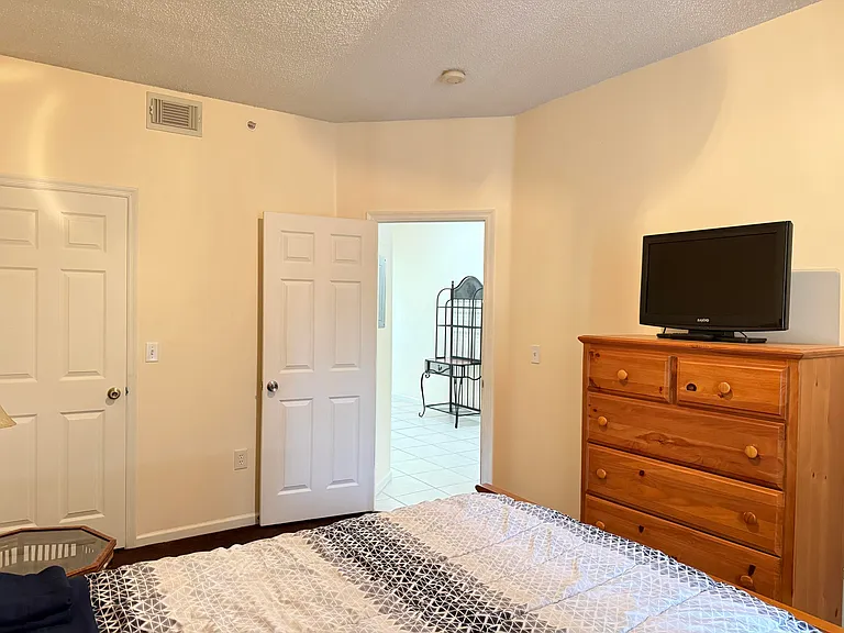 2100 Greenview Shores Blvd #511 — Photo 13