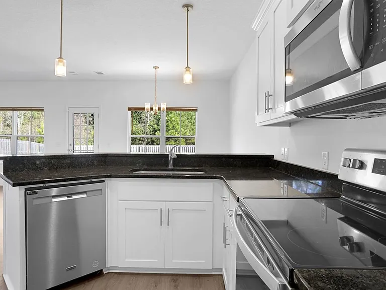 609 Fairview Cir — Photo 9