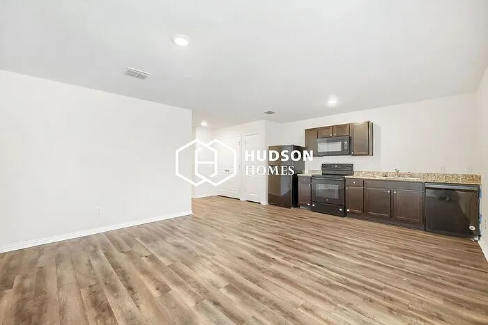 820 Hubert St #A — Photo 6