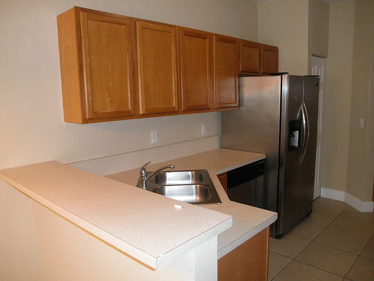 822 Pipers Cay Dr — Photo 4