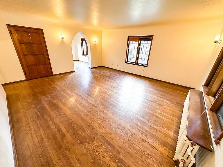 Ten-O-Five Anhalt Apartments — Photo 20