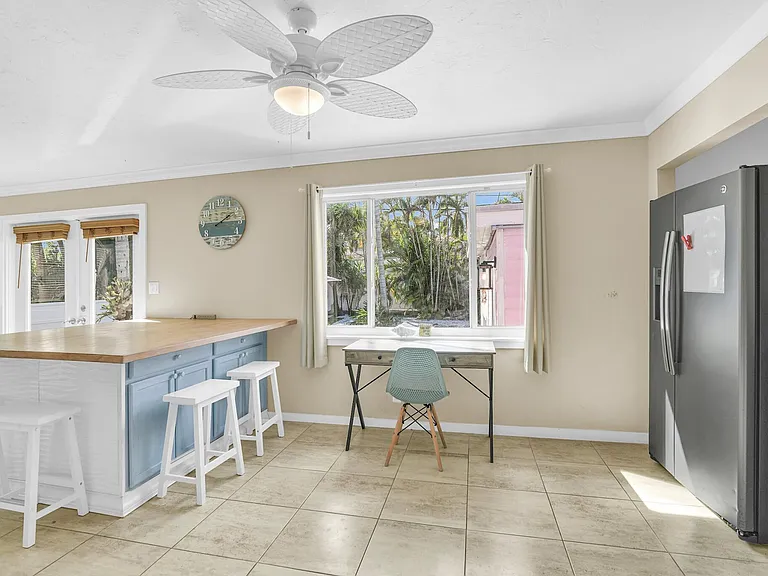 3218 Palm Dr — Photo 6