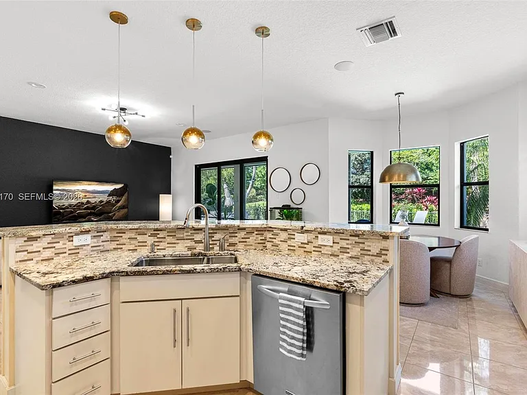 10185 Cameilla St — Photo 18