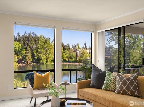 19528 Echo Lake Place N #B302, Shoreline, WA 98133