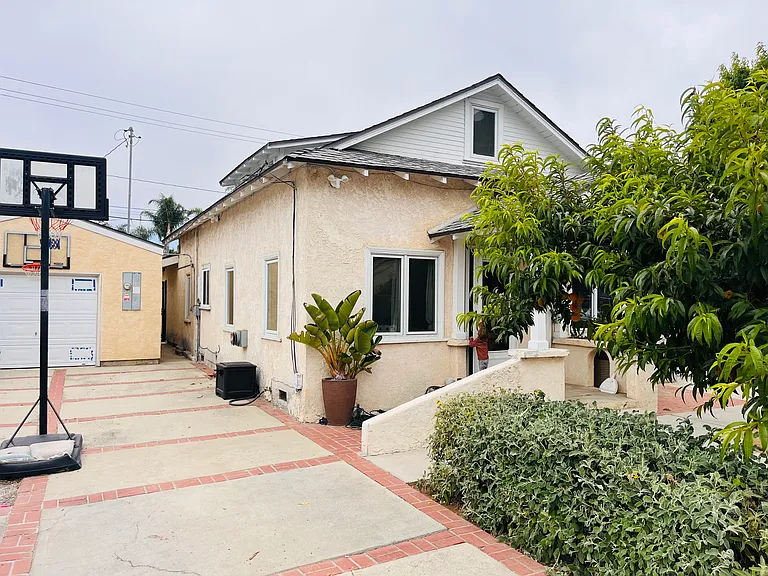E McFarlane Dr — Photo 11