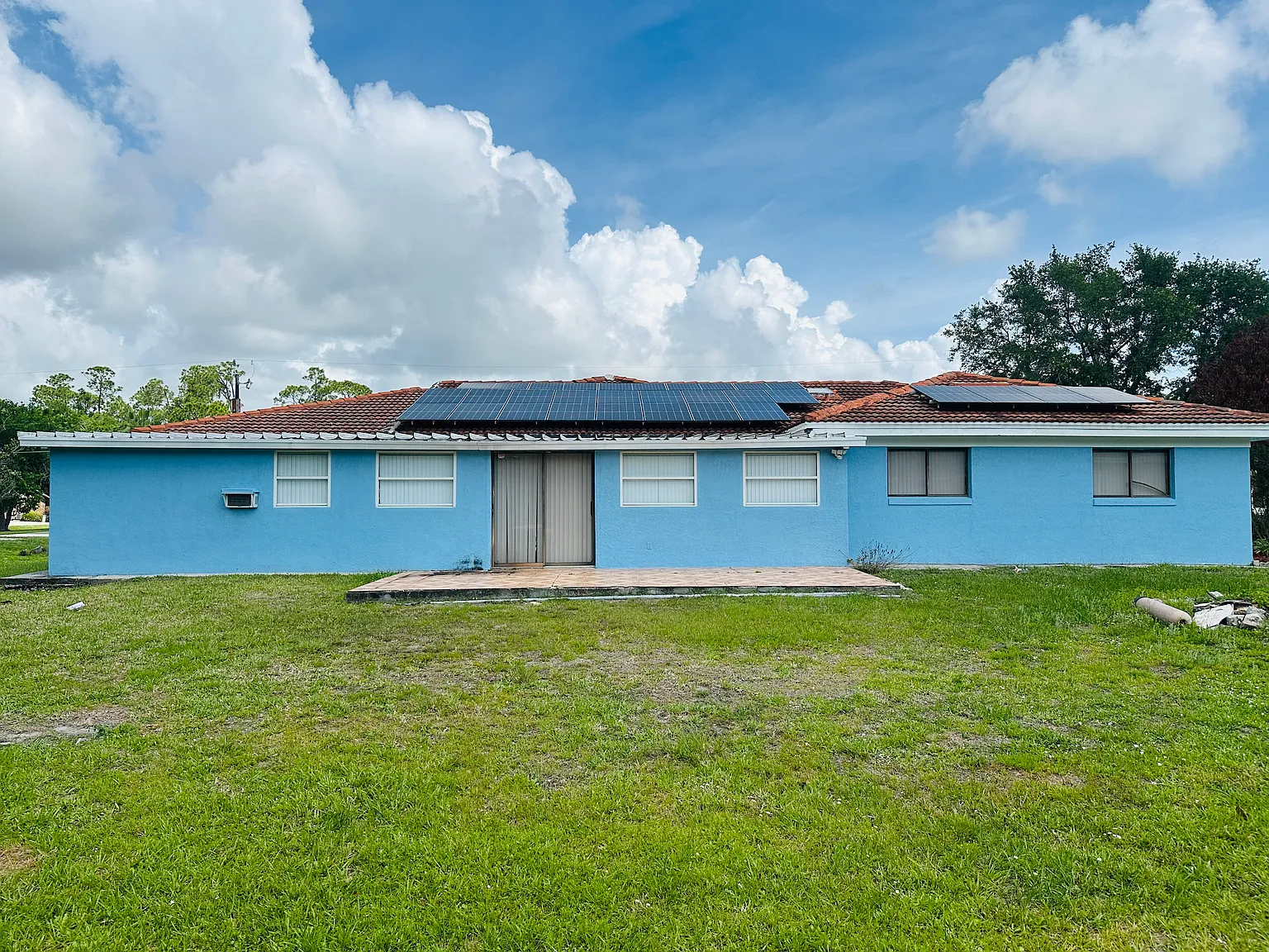 2046 N Stewart St — Photo 3
