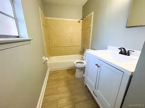 4273 Andova — Photo 3