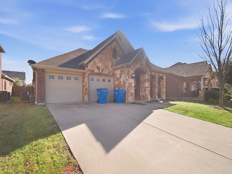 2306 Lucerne Dr — Photo 1