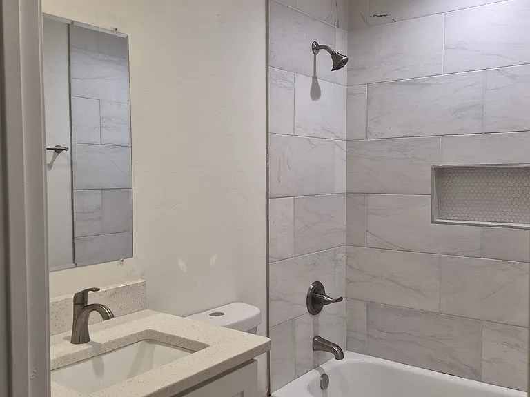 299 N Hasman Dr — Photo 4