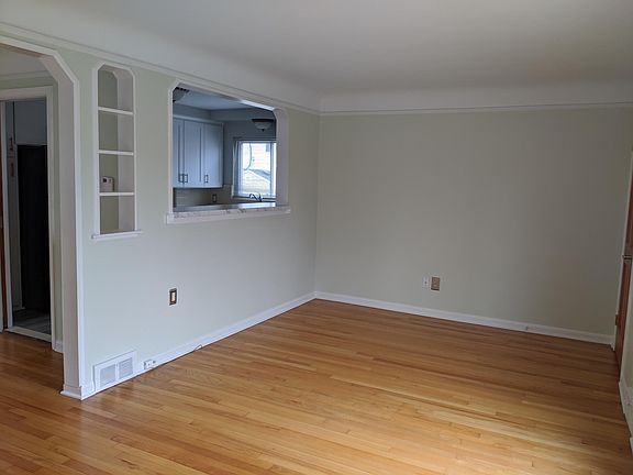 3rd image of 120 W Houstonia Ave