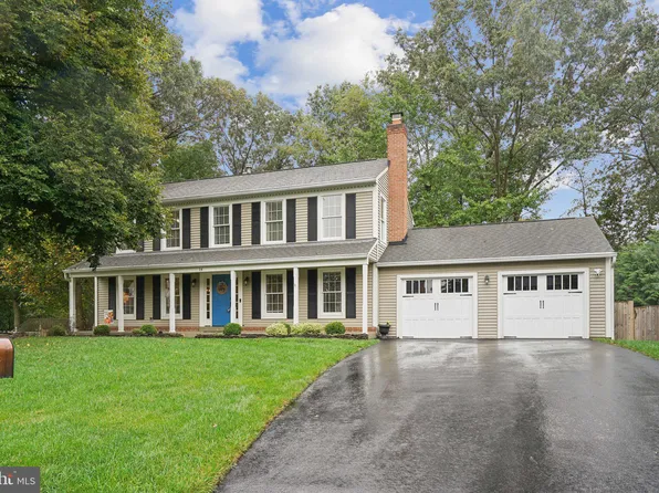 14 Barnswallow Ct, Sterling, VA 20164