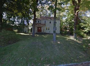 35 Rose Ave, Great Neck, NY 11021