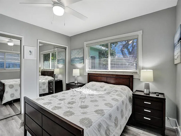 708 NE 24th Ave — Photo 16