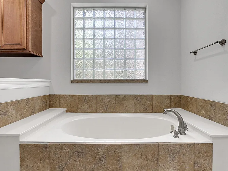 270 Lake Grove Dr — Photo 11