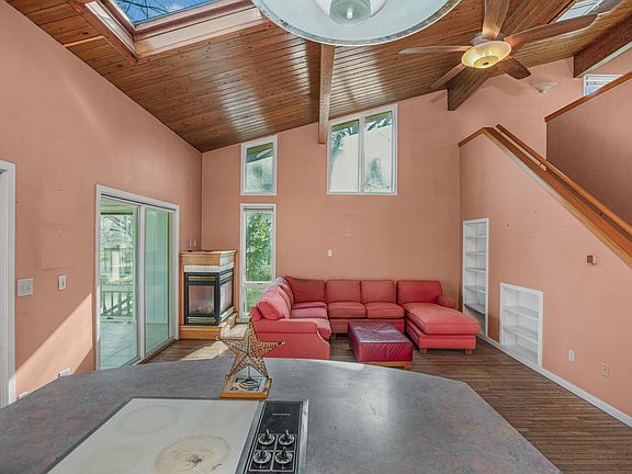 3rd image of 27364 Manstrom Dr