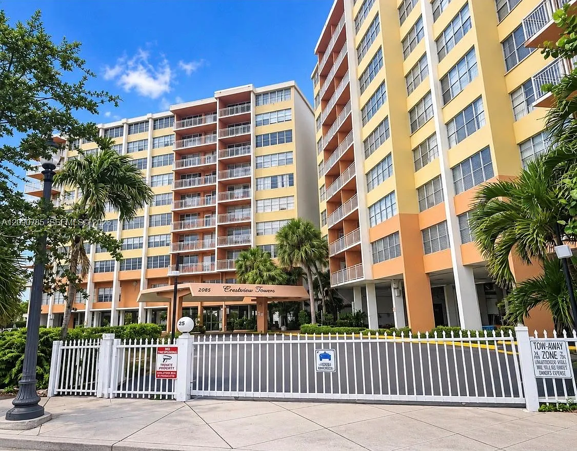 Crestview Towers Condo — Photo 1