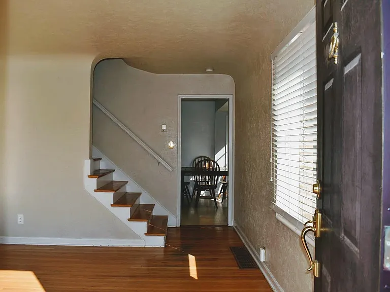 1303 E Roosevelt Ave — Photo 2