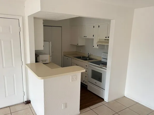 2855 Winkler Ave APT 120, Fort Myers, FL 33916