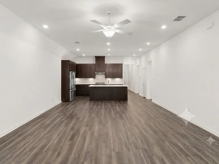 1825 Plymouth Dr — Photo 5