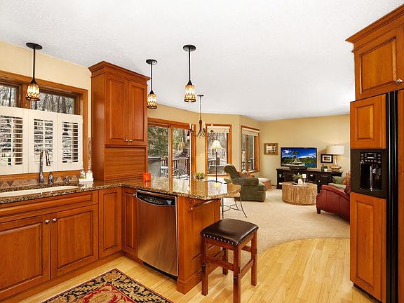 4th image of 228 Larkspur Ln E