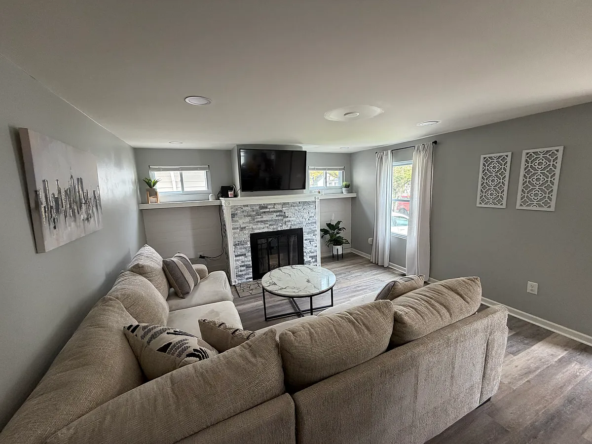 View of the living room from the breakfast bar - 300 Edgewood Ave