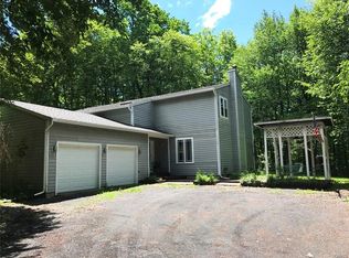 2815 Rolling Hills Rd, Camillus, NY 13031