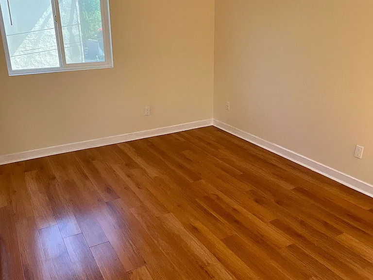 6610 Balboa Blvd #3 — Photo 6
