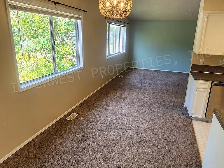 265 SW Salix Ter — Photo 35
