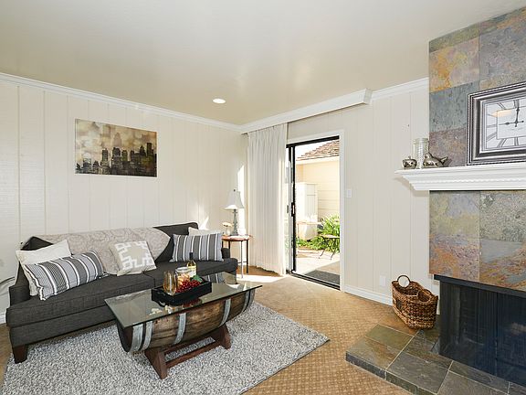 Living Room with fireplace