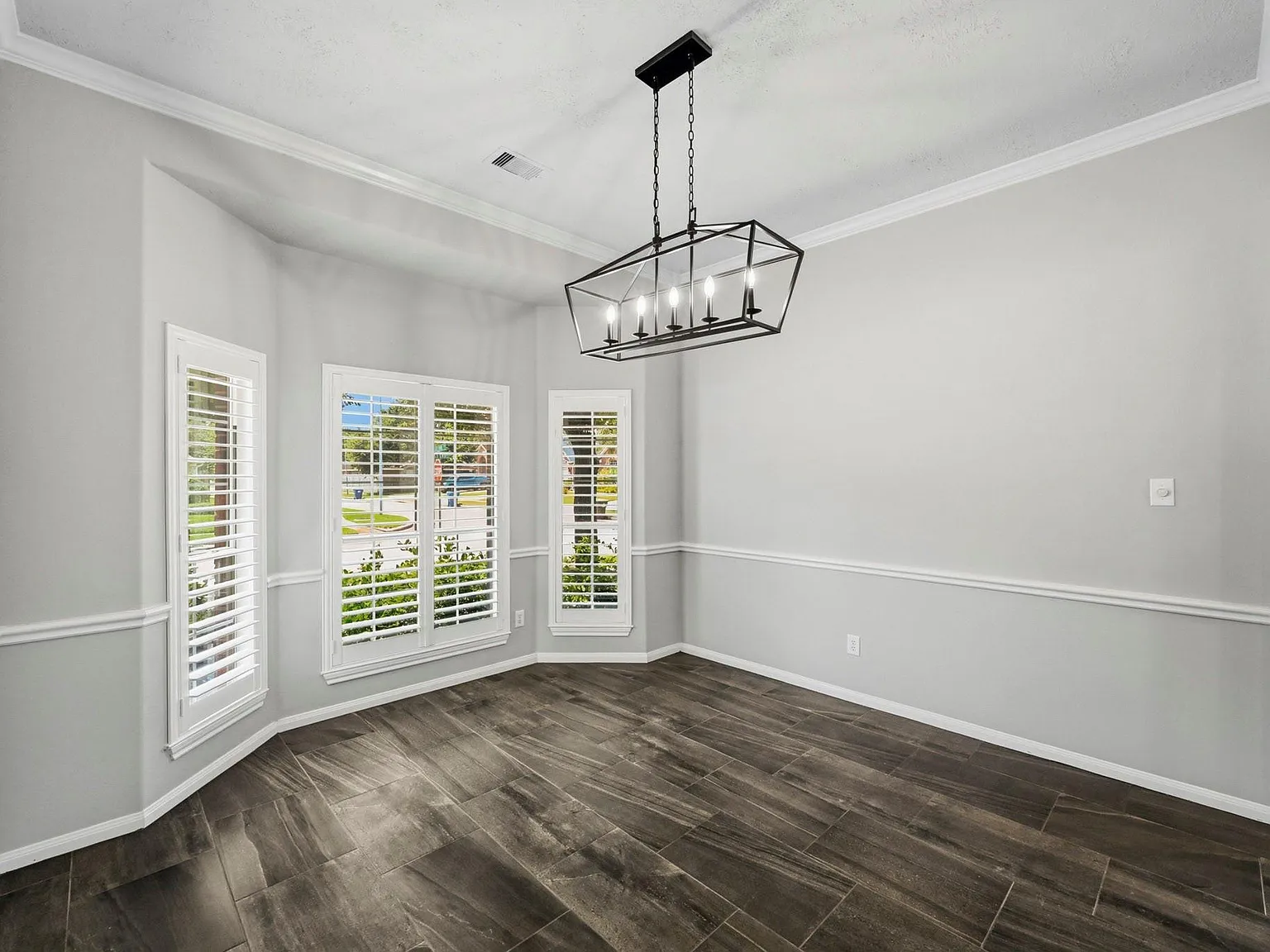 3 bed, 2.0 bath, 2149 sqft, $2,300 — Photo 3