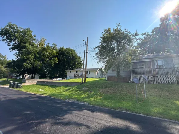 1112 4th St, Boonville, MO 65233