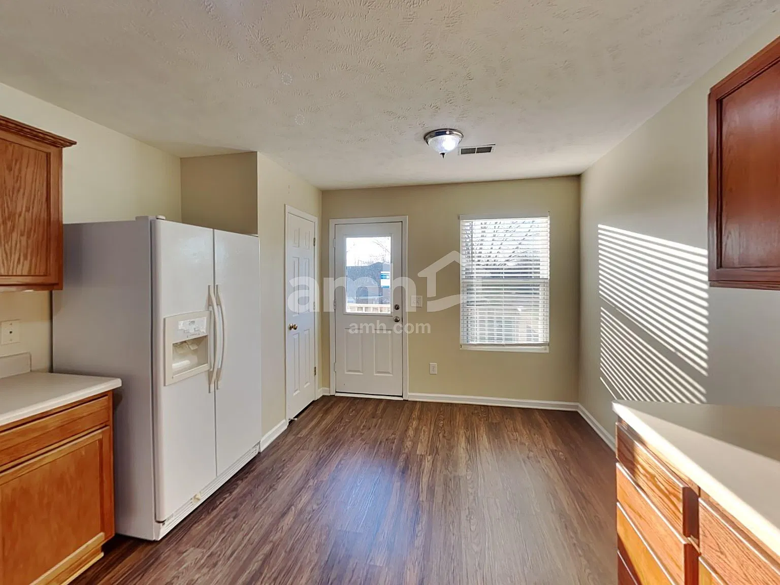 3 bed, 2.5 bath, 1480 sqft, $2,175 — Photo 4