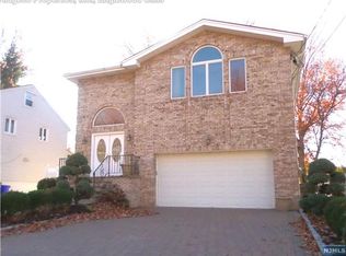 698 Elite Ct, Ridgefield, NJ 07657