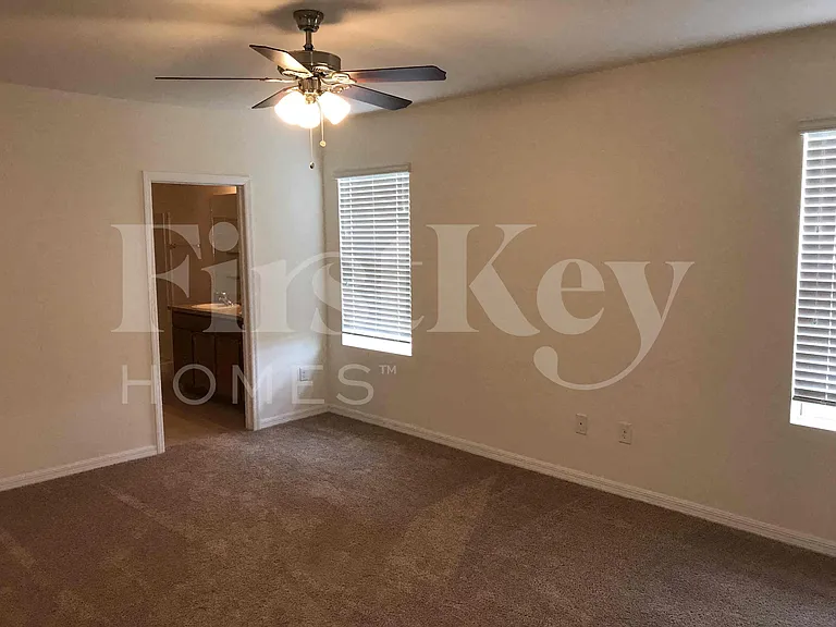 217 NW 9th St — Photo 8