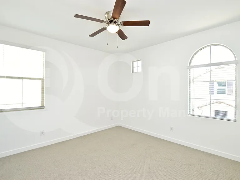 1078 E Sabino Dr — Photo 17