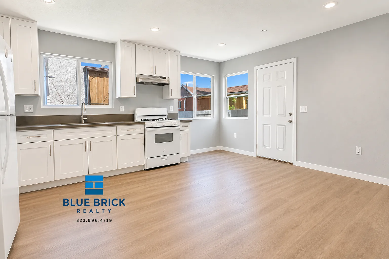 Bright & Spacious 3BR Home in a Convenient Location — Photo 1