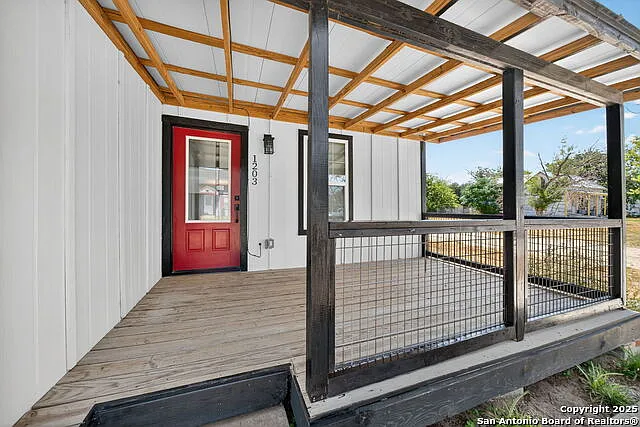 1203 Avenue J — Photo 3